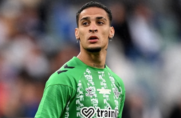 Anthony bày tỏ ý định không quay trở lại Manchester United, và thà giảm lương hơn là ở lại Betis